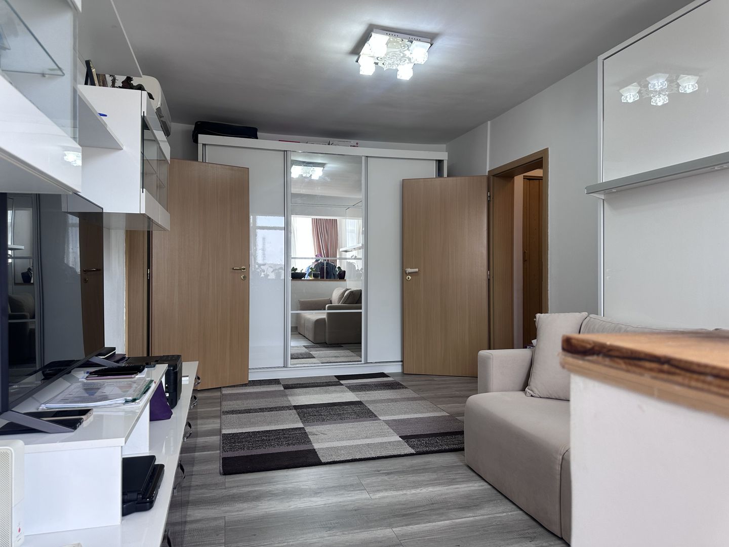 Primitor și luminos! Vânzare apartament cu 2 camere în M6, Târgoviște. - Poză 2