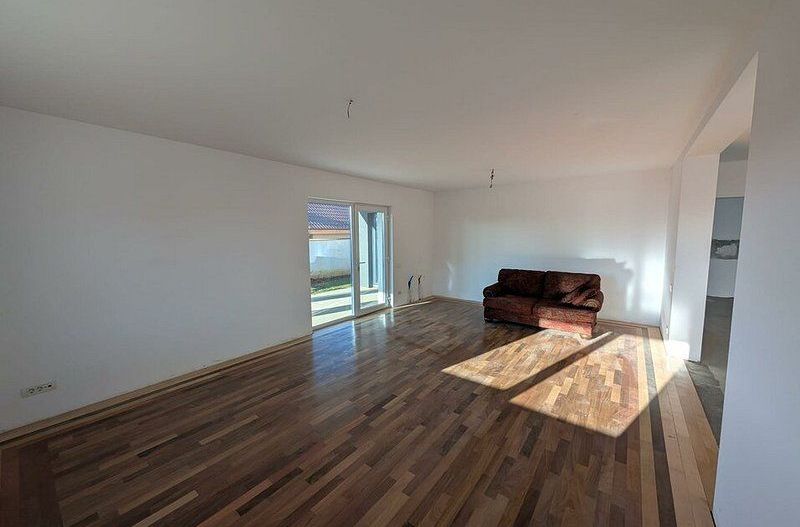 Casă Spațioasă 242 mp Utili și 600 mp Teren – Dragomirești-Deal - Poză 7