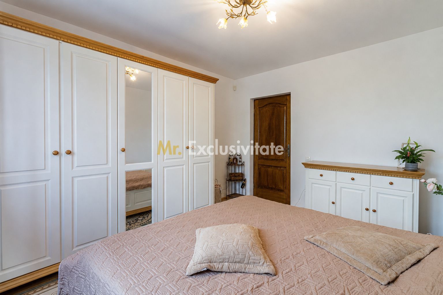 Vilă individuală cu 5 camere, piscină și curte generoasă | Mogoșoaia - Poză 7