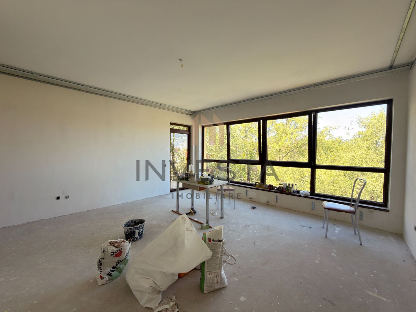 Apartament 3 camere cu terasa, parcare inclusa, zona Andrei Muresanu! - Poză 1