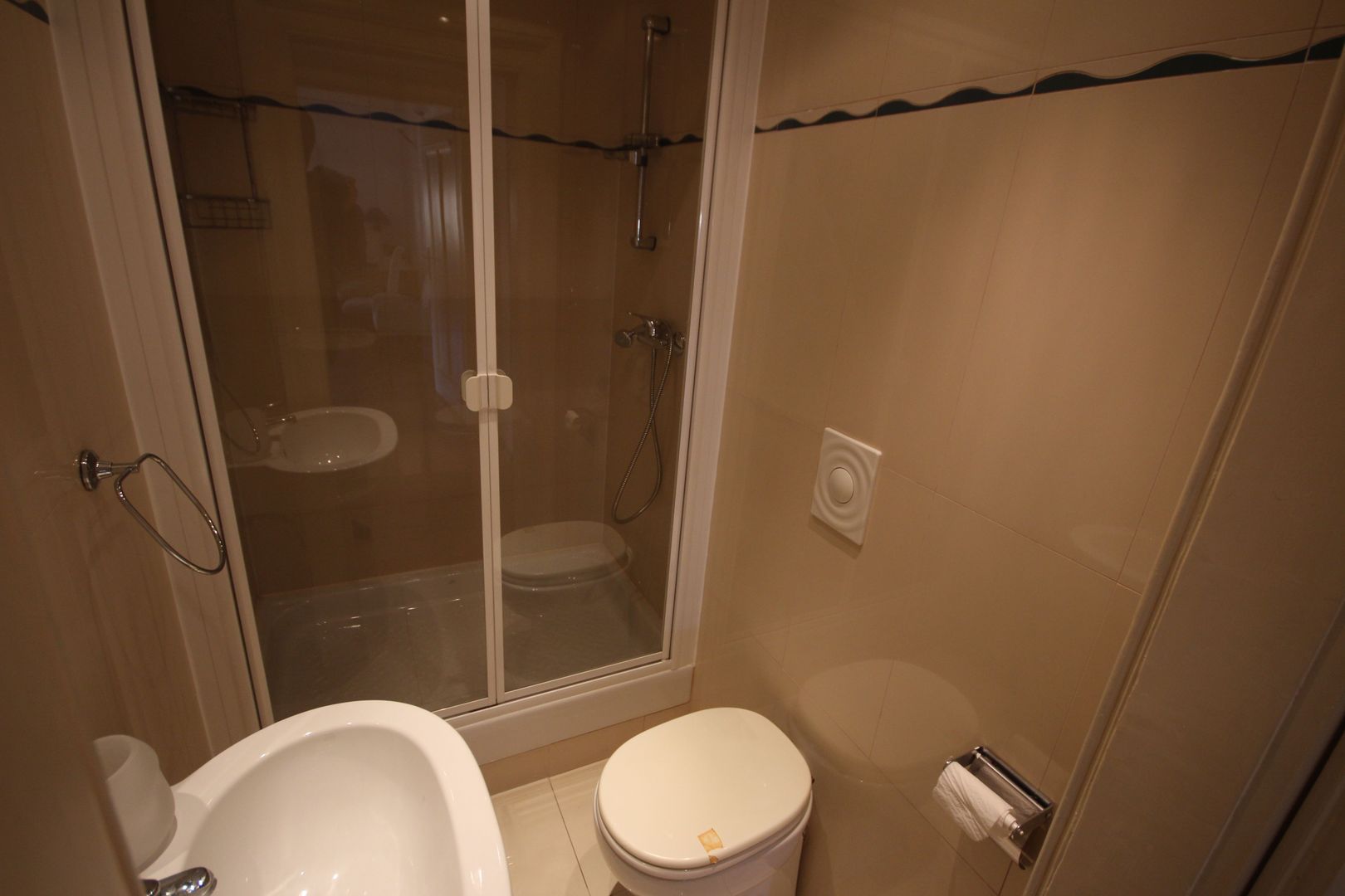 Apartament deosebit cu 3 camere în zona P-ta Victoriei - Poză 15