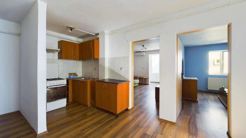 Apartament cu 3 camere, Hunedoarei - Poză 2