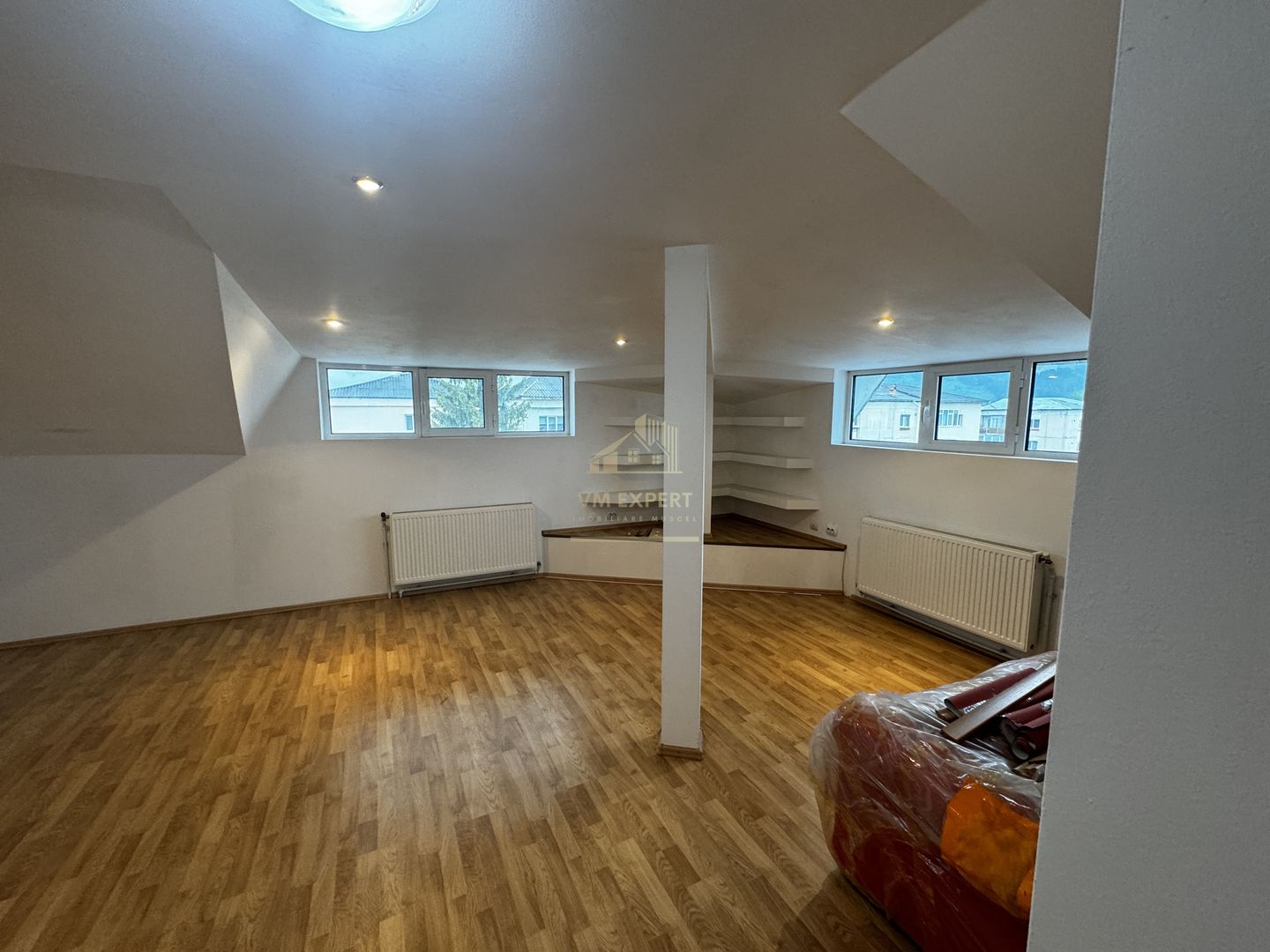 APARTAMENT CAMPULUNG TIP PENTHOUSE, 5 CAMERE GRUI - Poză 48