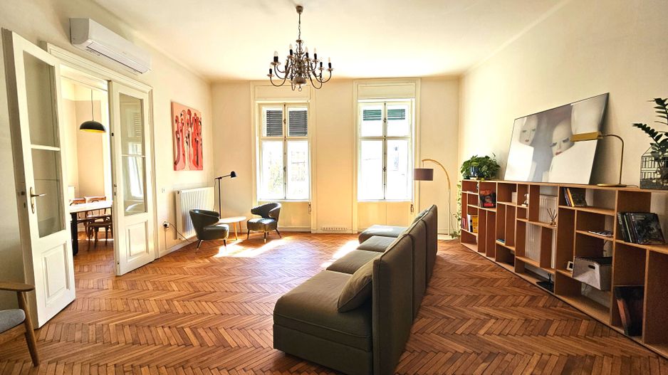 Apartament spectaculos de închiriat 4 camere 4 băi Centrul Istoric - Poză 2