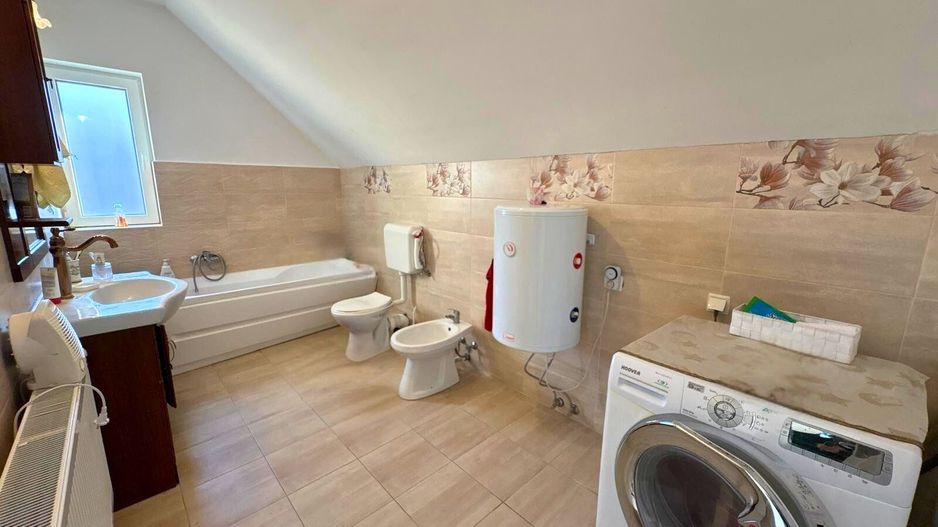 Casa cu 4 camere 123 M² utili + 500 M² teren Sfantu Gheorghe - Poză 12