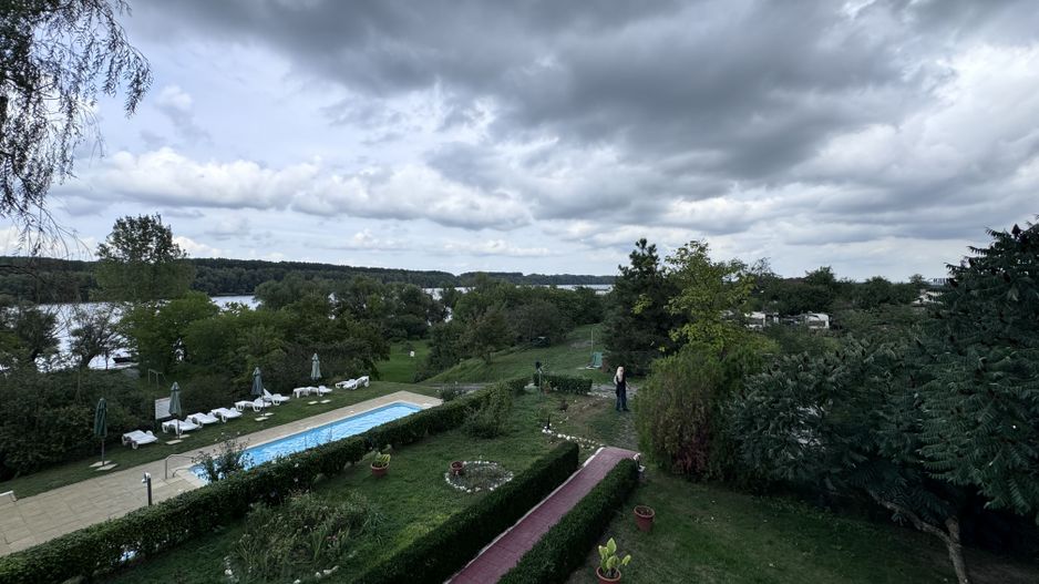 Hotel 20 camere Delta Dunarii 50 m deschidere teren 6000 mp acces auto - Poză 38