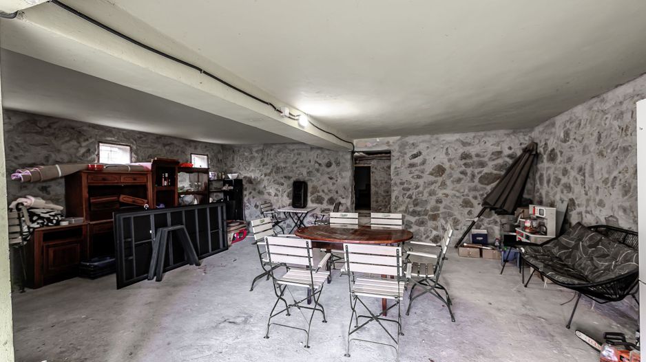 Casă în localitatea Miniș - Comision 0% la cumparare - Poză 14