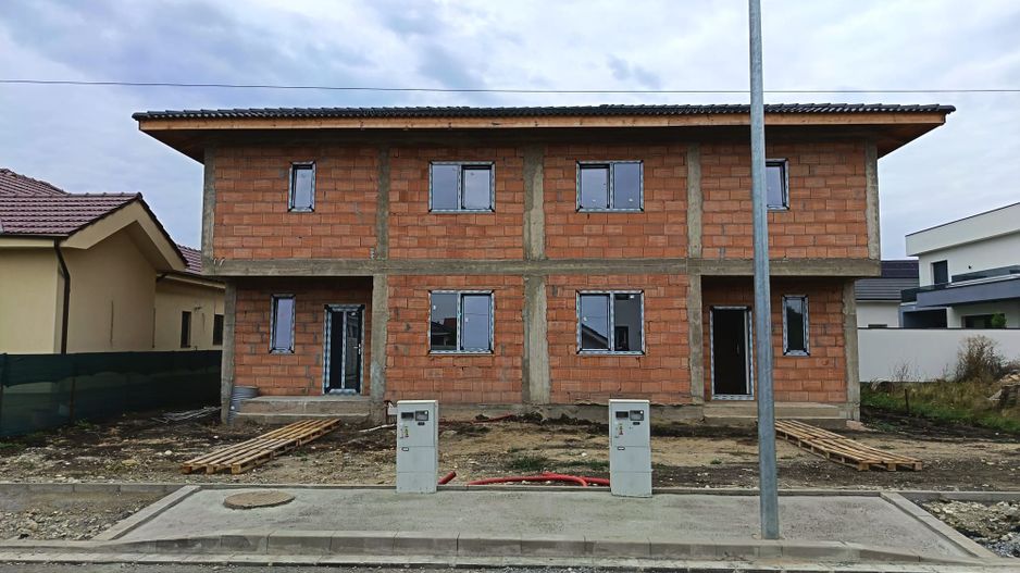 Jumătate de duplex la roșu de vânzare în Giarmata Vii, 129,52 mp utili - Poză 1