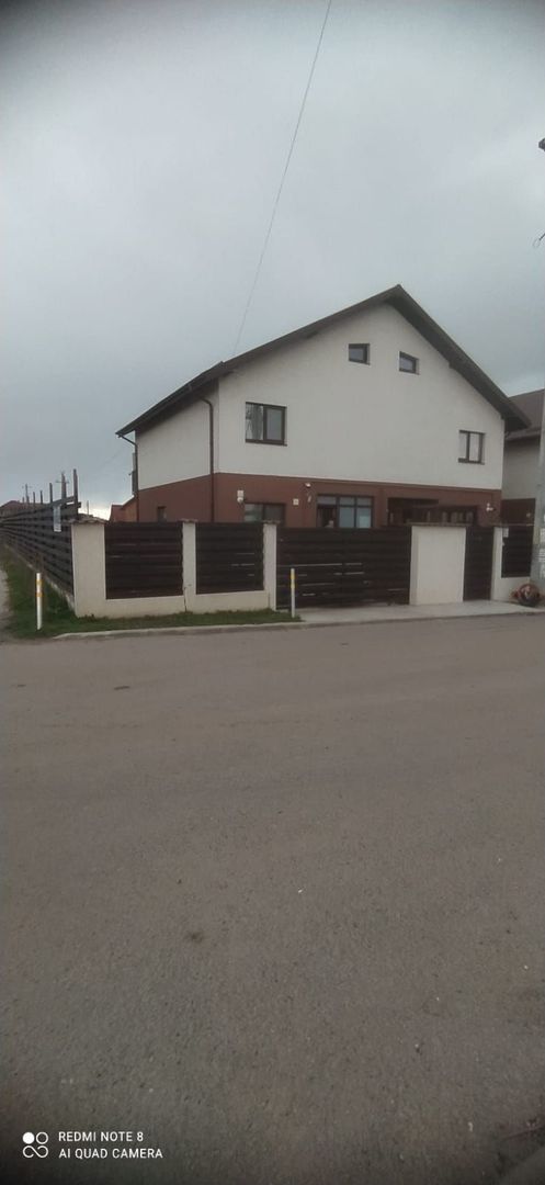 casa Comuna Berceni - Poză 1