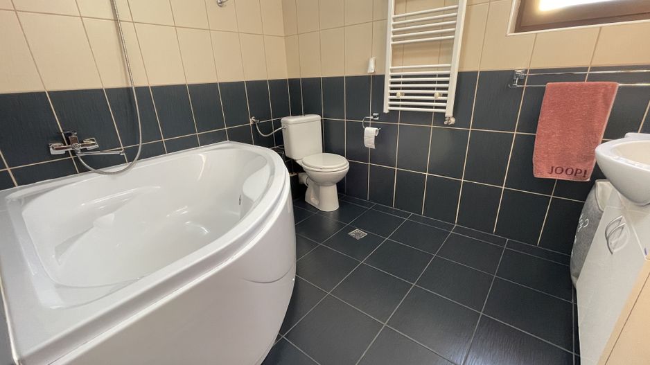 Casa moderna, frumos amenajata in zona Bogdanestilor - Poză 33