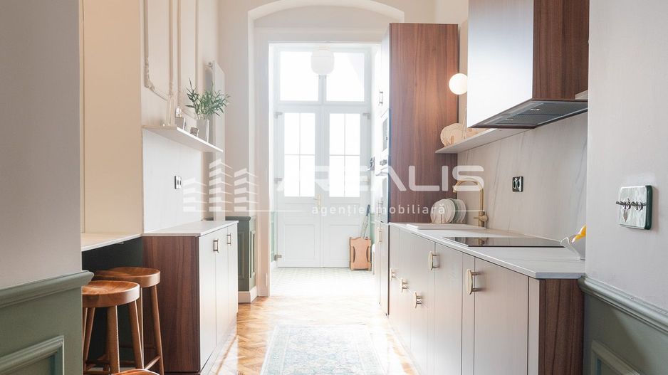 VÂNDUT!!! Apartament splendid in centrul Aradului - Poză 6