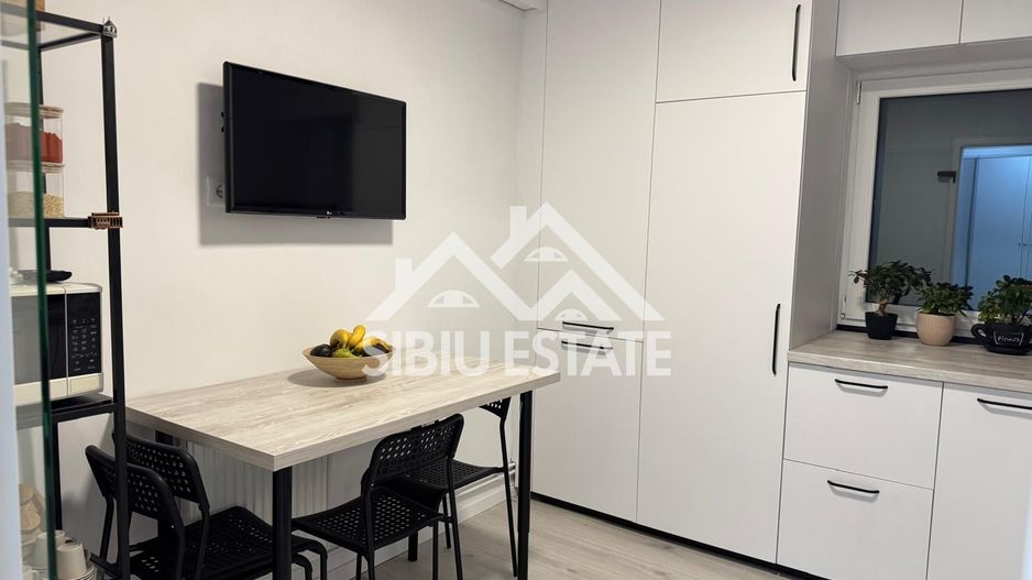 Apartament 3 camere 2 bai, pivita recent renovat-in Sibiu M.Viteazul - Poză 6