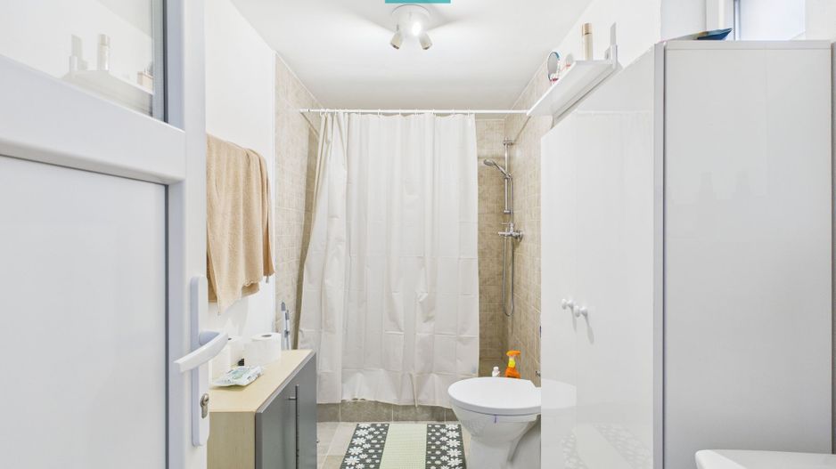 Casă cu 4 camere în Curtici pentru investiții - Poză 9