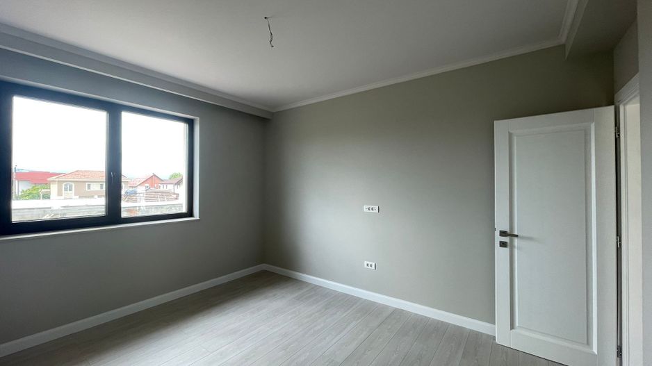 Duplex cu 5 camere și 3 băi - Mosnita Noua - Poză 11