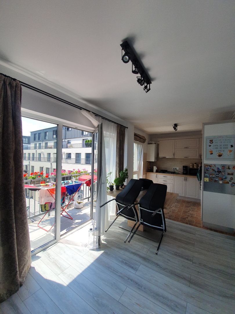 Apartament cu 3 camere, 2 bai, 2 terase, 2 garaje, in cartier Europa - Poză 14