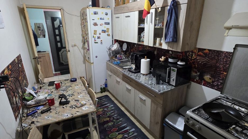 Vand Apartamnet 2 camere decomandat - Poză 1