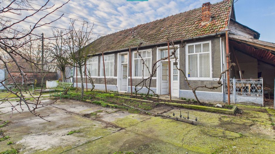 Proprietate cu 3 case din văiugă și teren în Nadab - Poză 2