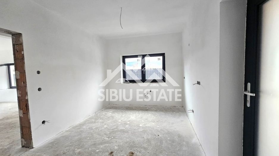 Casa Sibiu, Poplaca 4 camere, 3 bai, terasa si curte NOU - Poză 20
