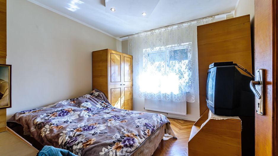 Apartament cu 3 camere la bloc - Poză 2