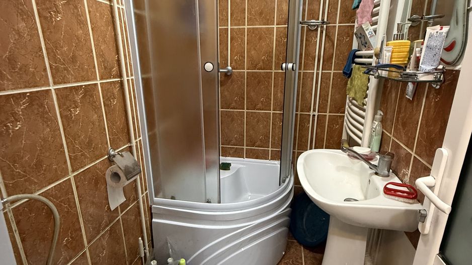 Garsonieră 24 mp - renovată, mobilată și utilată complet - Campina - Poză 9