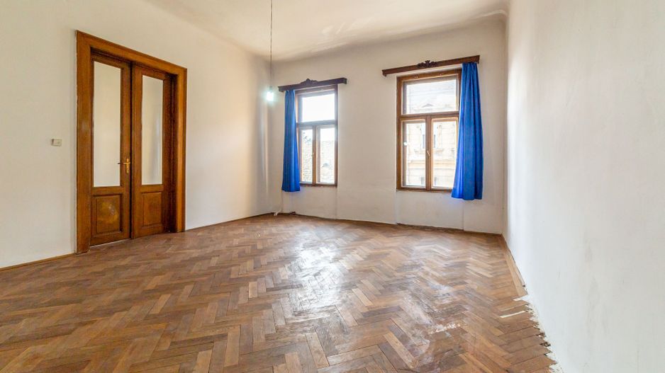 Apartament ultracentral cu potențial extraordinar - Poză 3