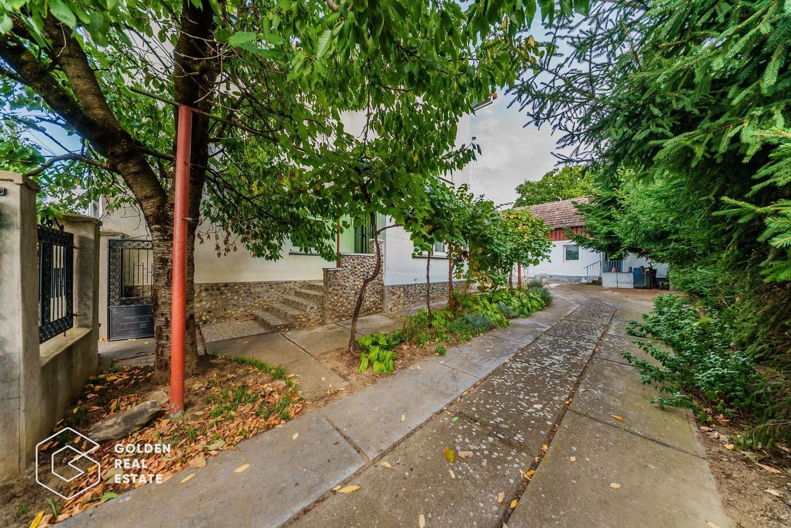 Vila superba, P+E,  Cuvin, 9 camere, 200 mp si teren 1300 mp plus anexa 3 camere - Poză 30