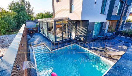 Kamsas/Compozitori - Resedinta creata pentru perfectiune