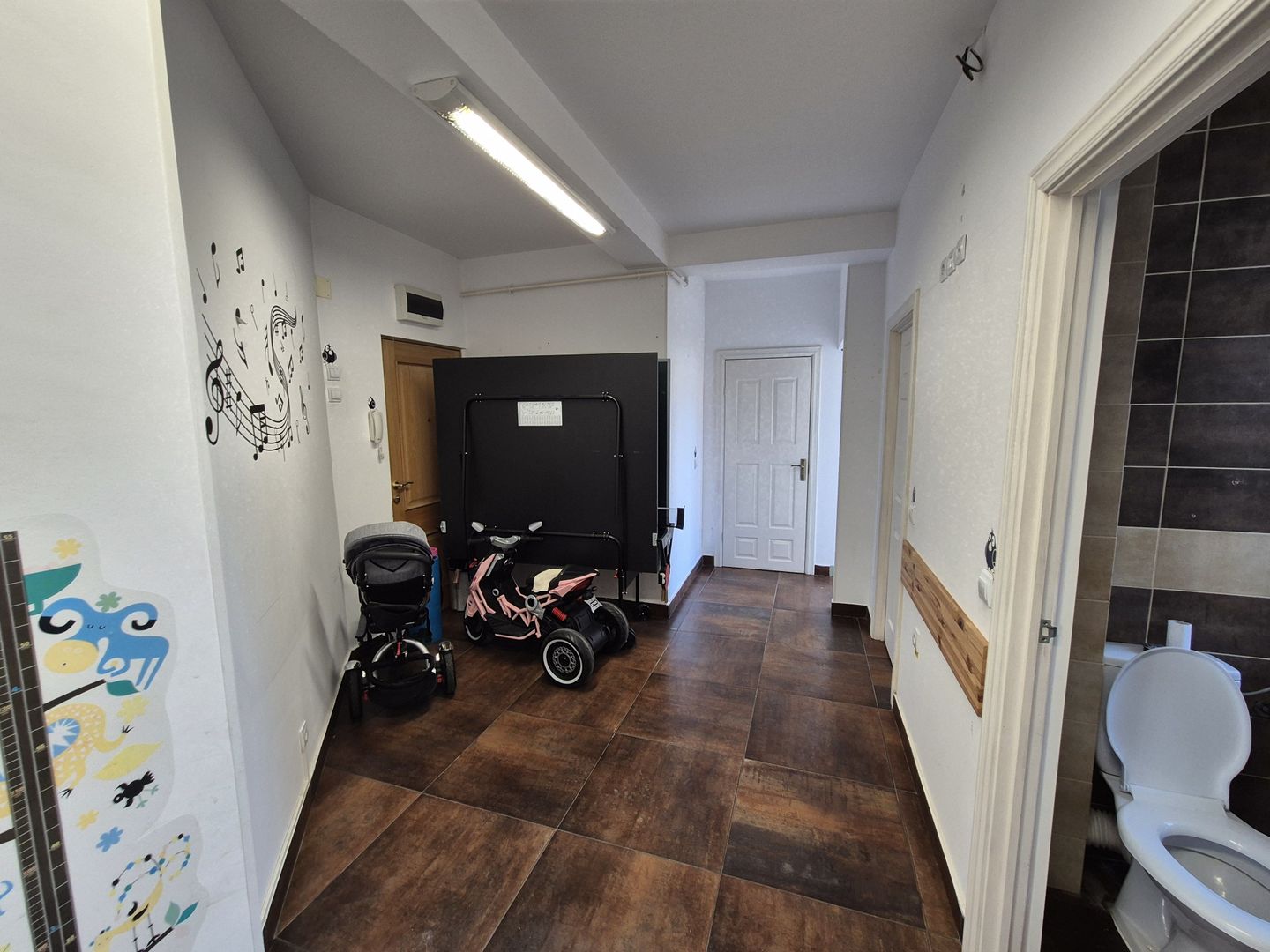 Spatiu comercial 109,54 mp + teren 222 mp + 2 locuri de parcare - Varteju - Poză 11