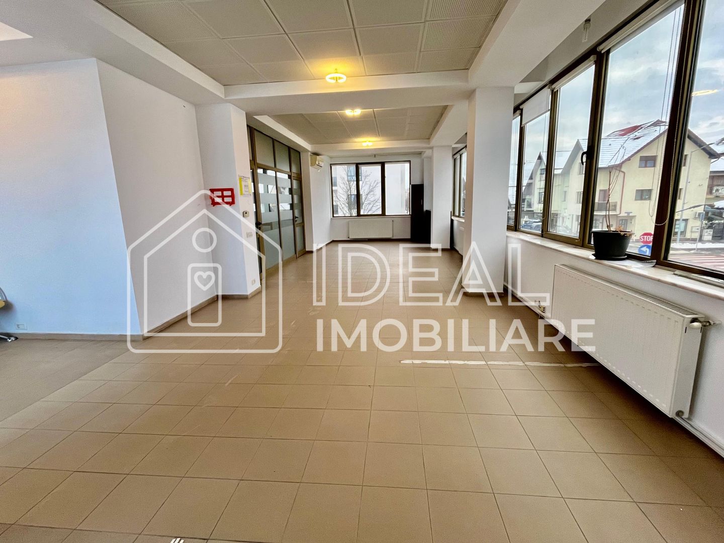 Spatiu de birouri/comercial de închiriat - Poză 1