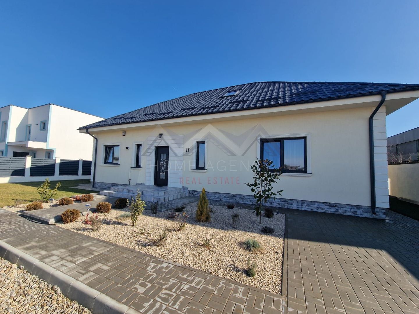 Casă complet mobilată și utilată, cu grădină amenajată | teren 500 mp - Poză 2