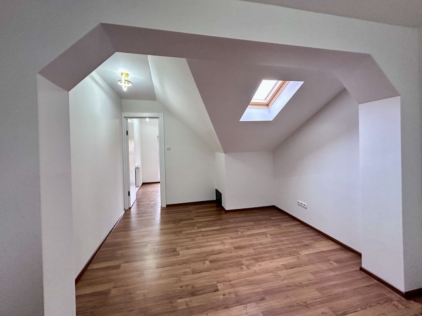 Apartament cu 3 camere de vânzare în Dumbravita - Poză 13