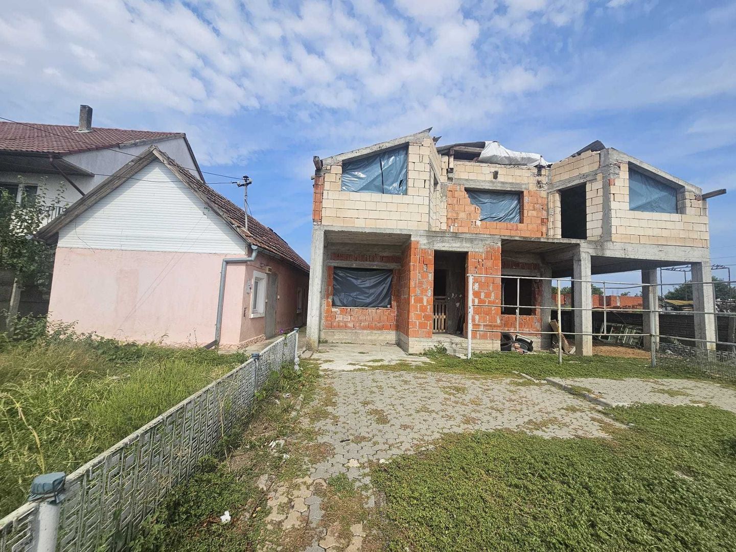 BRASADAS vinde casa la rosu + casa veche teren 14 ari Blaga. - Poză 1