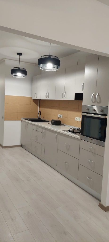 Închiriez apartament  2 camere- Piata Unirii, parțial mobilat - Poză 4