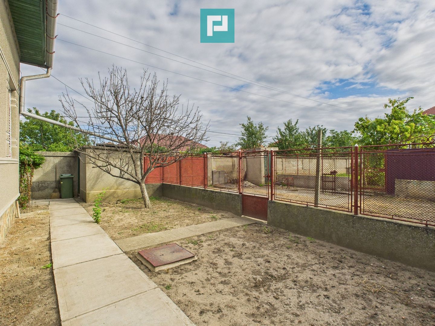 Casă cu teren generos, zonă centrală, Curtici - Poză 19