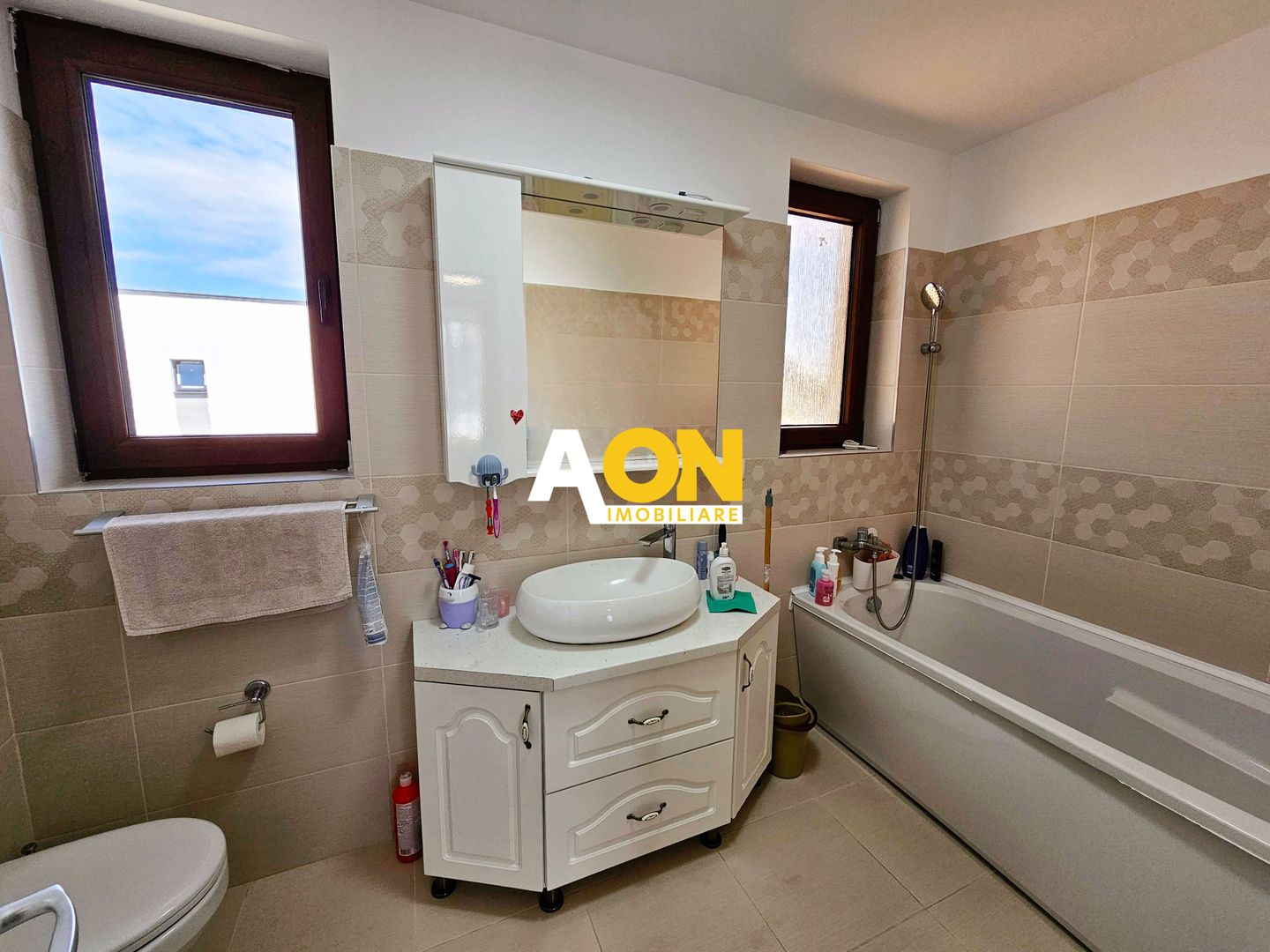 1/2 Duplex mobilat, utilat, 4 camere, pivnita, 200 mp teren - Poză 11