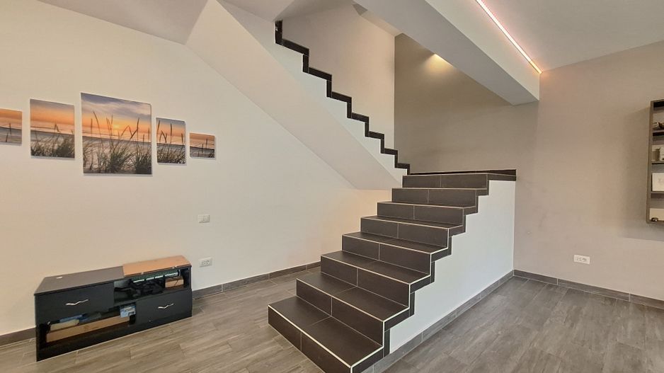 Duplex 4 cam 3 bai parcare&curte Prelungirea Ghence str. Maracineni - Poză 4