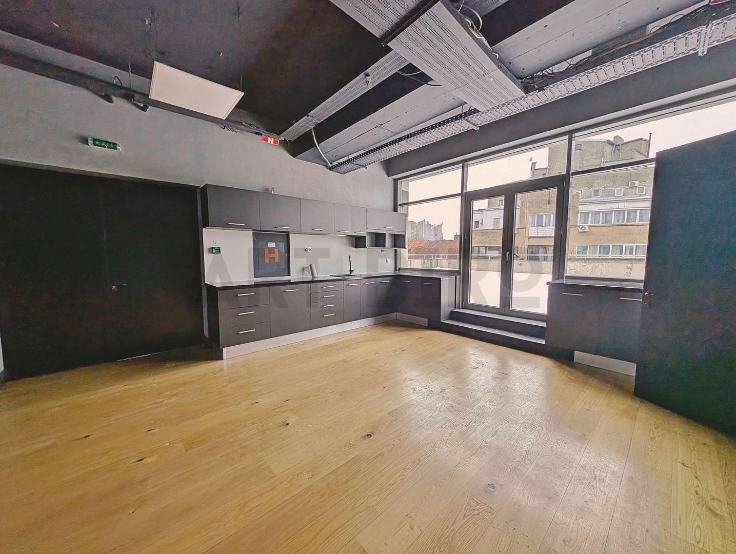 Zero comision, 290mp birou versatil cu terasa 340mp, Romana, 6' metrou - Poză 7