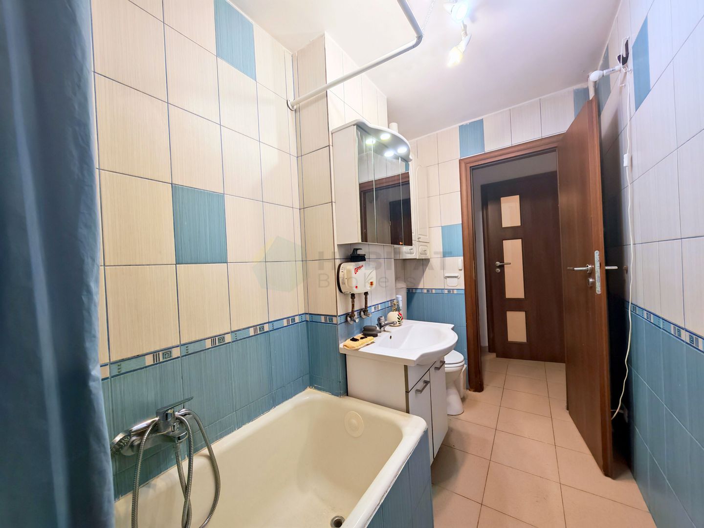 Apartament cu trei camere in inima cartierului Titan - Poză 18