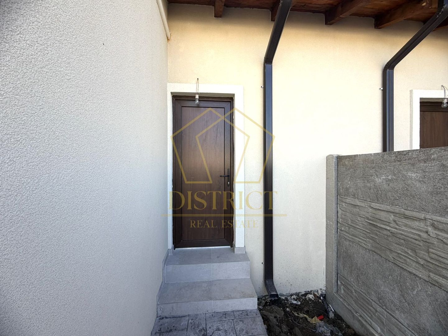 Duplex modern cu 3 camere despartit prin camera tehnica I Mosnita Noua - Poză 12