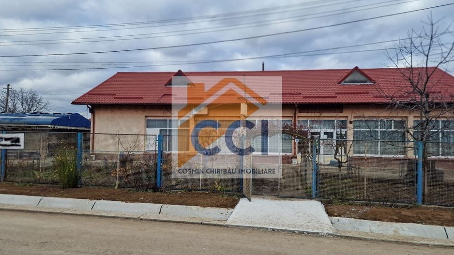 Se oferă spre vânzare / închiriere clădire cu spațiu comercial - Poză 2