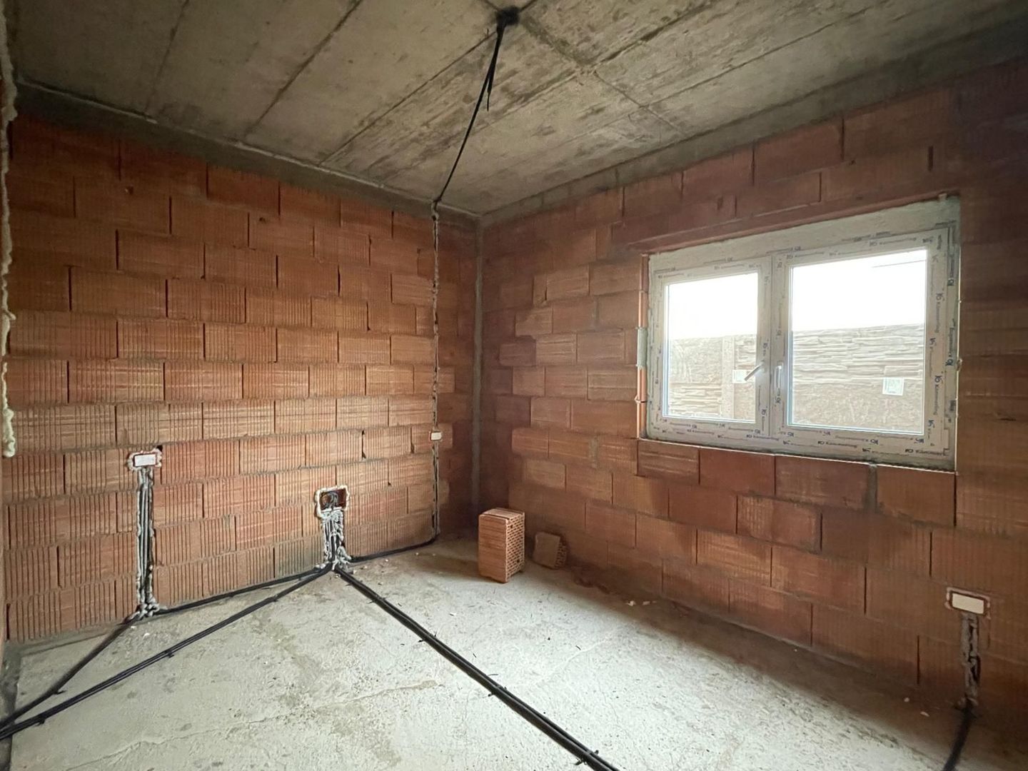 Duplex unit prin cam. tehnica - pe parter - 4 camere - Mosnita Noua - Poză 8