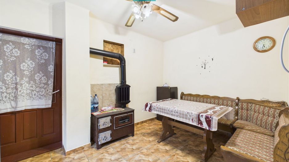 Casă de cărămidă in Grădiște - Poză 3