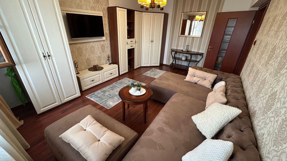 Apartament 2 camere, etaj 2 - zona Cetate - Poză 1