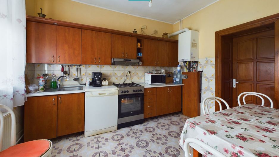 Casă clasică în Chișineu-Criș - Poză 19