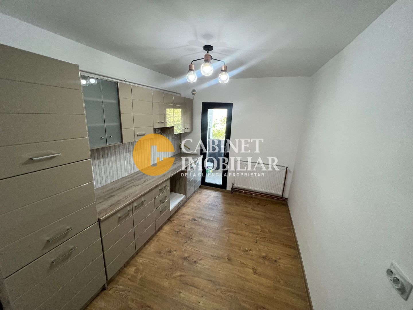 DACIA - 3 Camere Decomandat Renovat - 65 MP - Poză 3