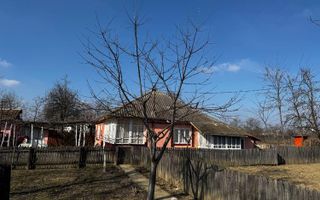 Casa locuibila la 39 km de Iasi, in Hermeziu, racordata la apa - Poză 2
