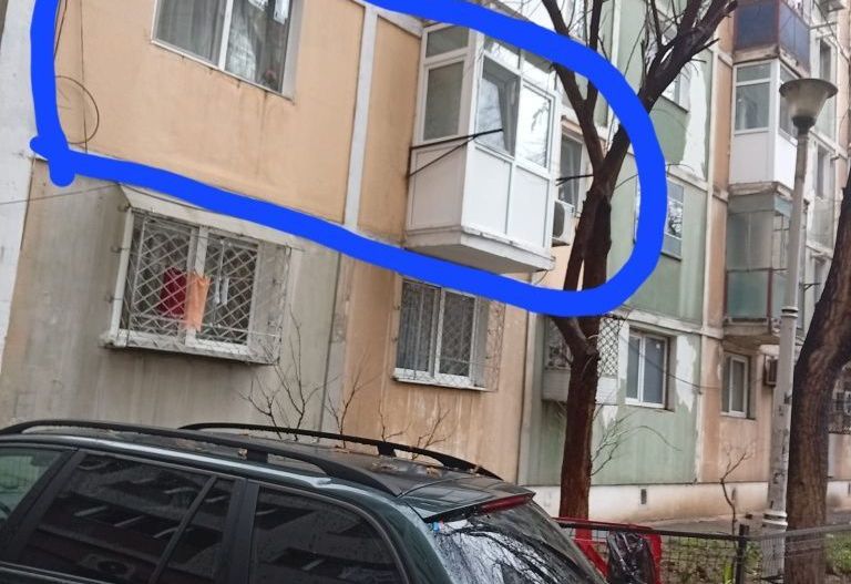 apartament 3 camere de vanzare - Poză 1