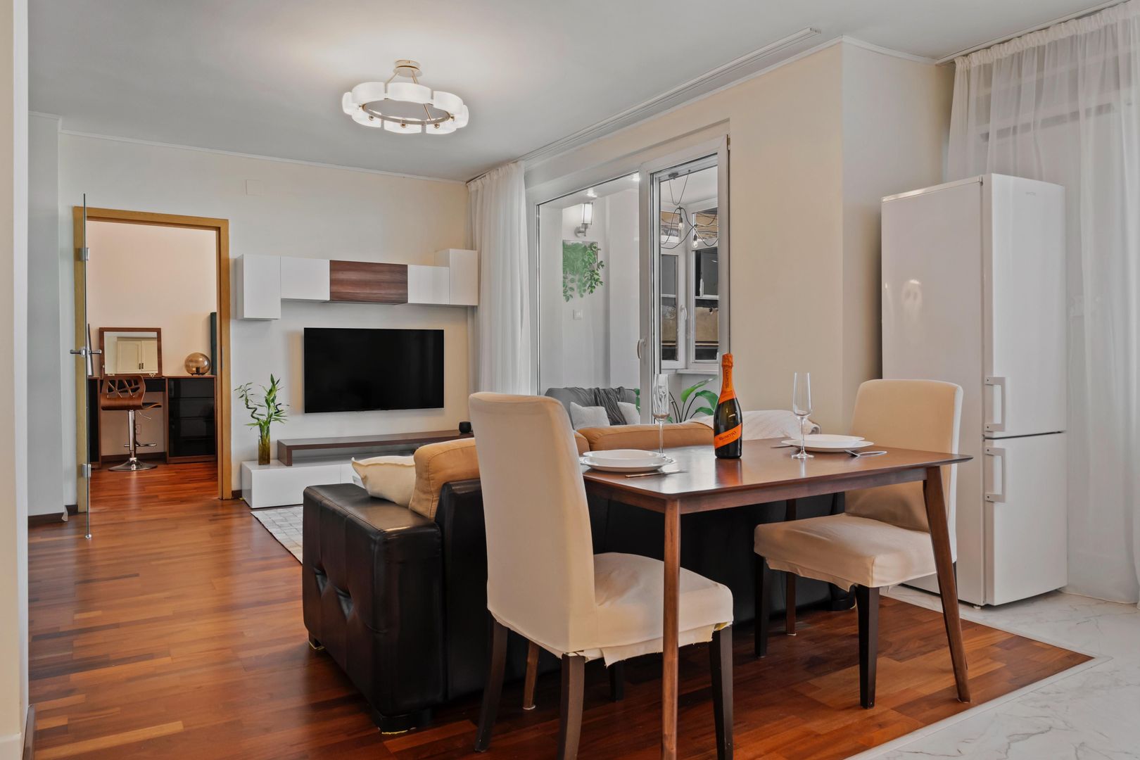 2 camere de închiriat Piața Romană – Magheru | Premium | Metrou 1 min - Poză 3