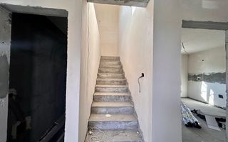 Vilă cu 4 camere de vânzare in Craiova - Poză 18