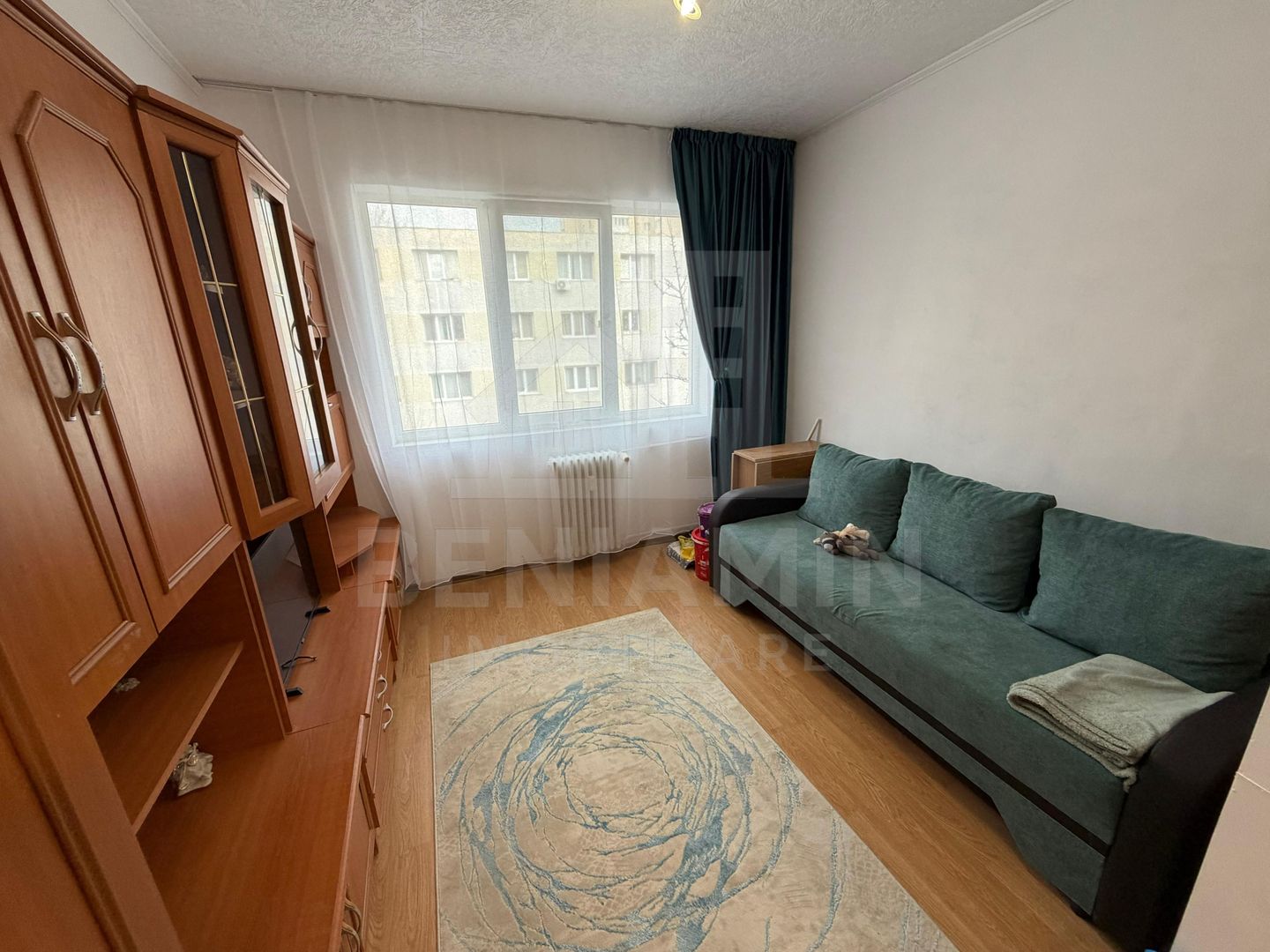 Garsoniera 21mp cartier Tractorul la etajul 2 cu baie si bucatarie - Poză 1